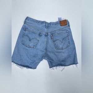 ✨Womens Levi’s Denim Cut-Offs✨